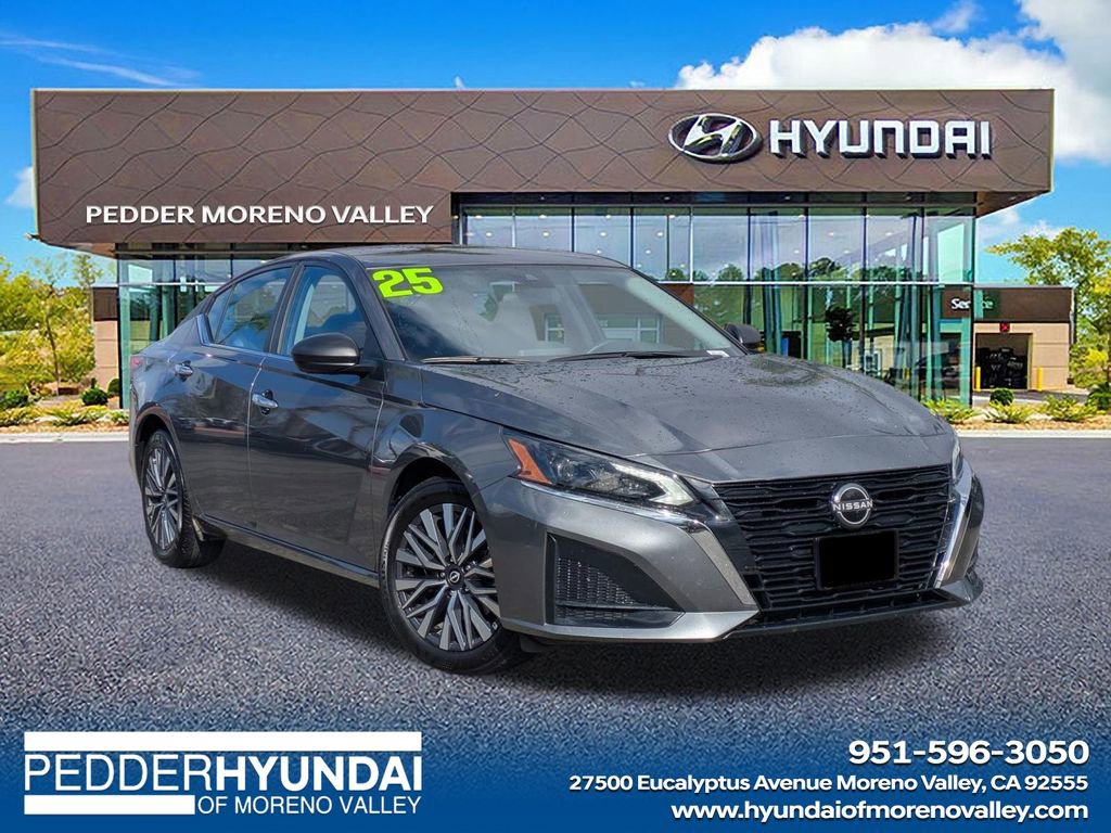 Used 2025 Nissan Altima 2.5 SV FWD image 1