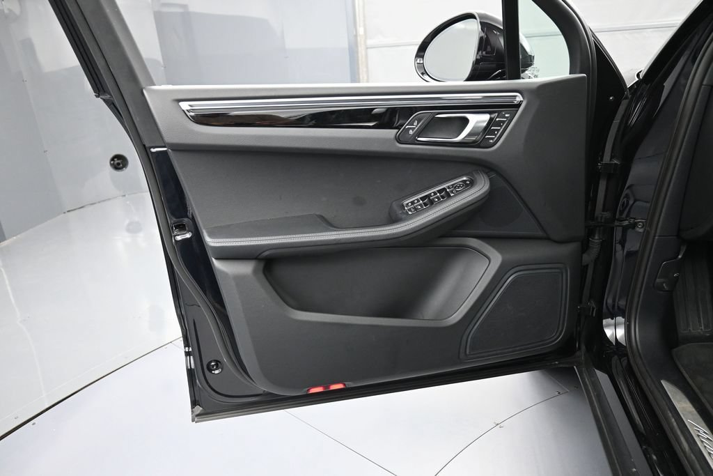 Certified 2024 Porsche Macan AWD/4WD image 15