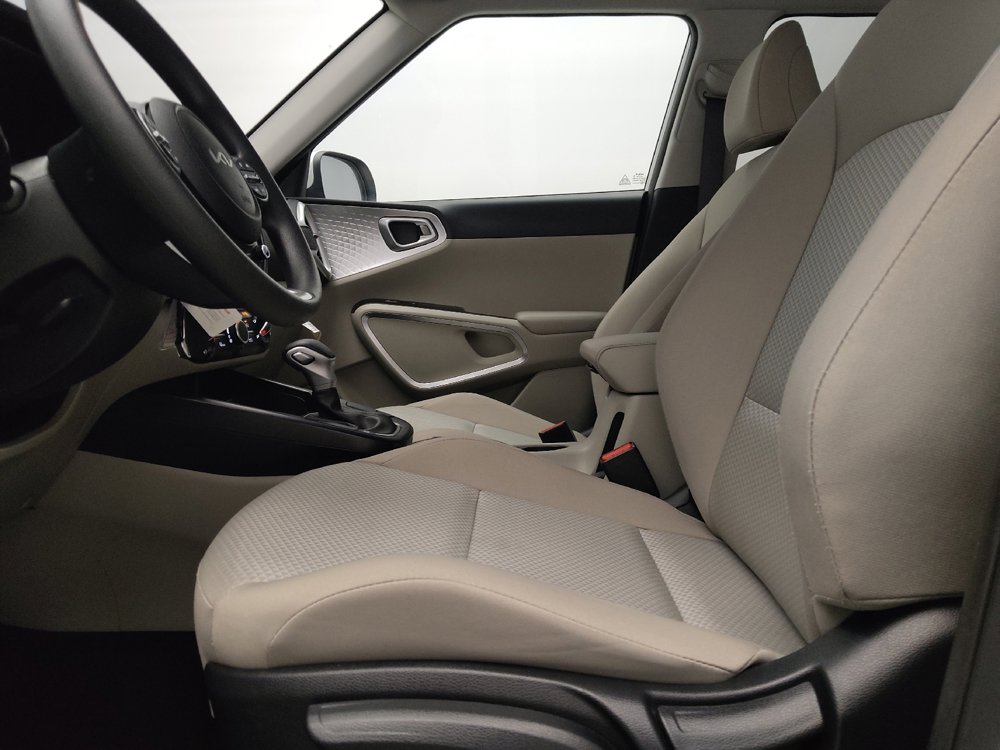 Used 2025 Kia Soul LX image 17