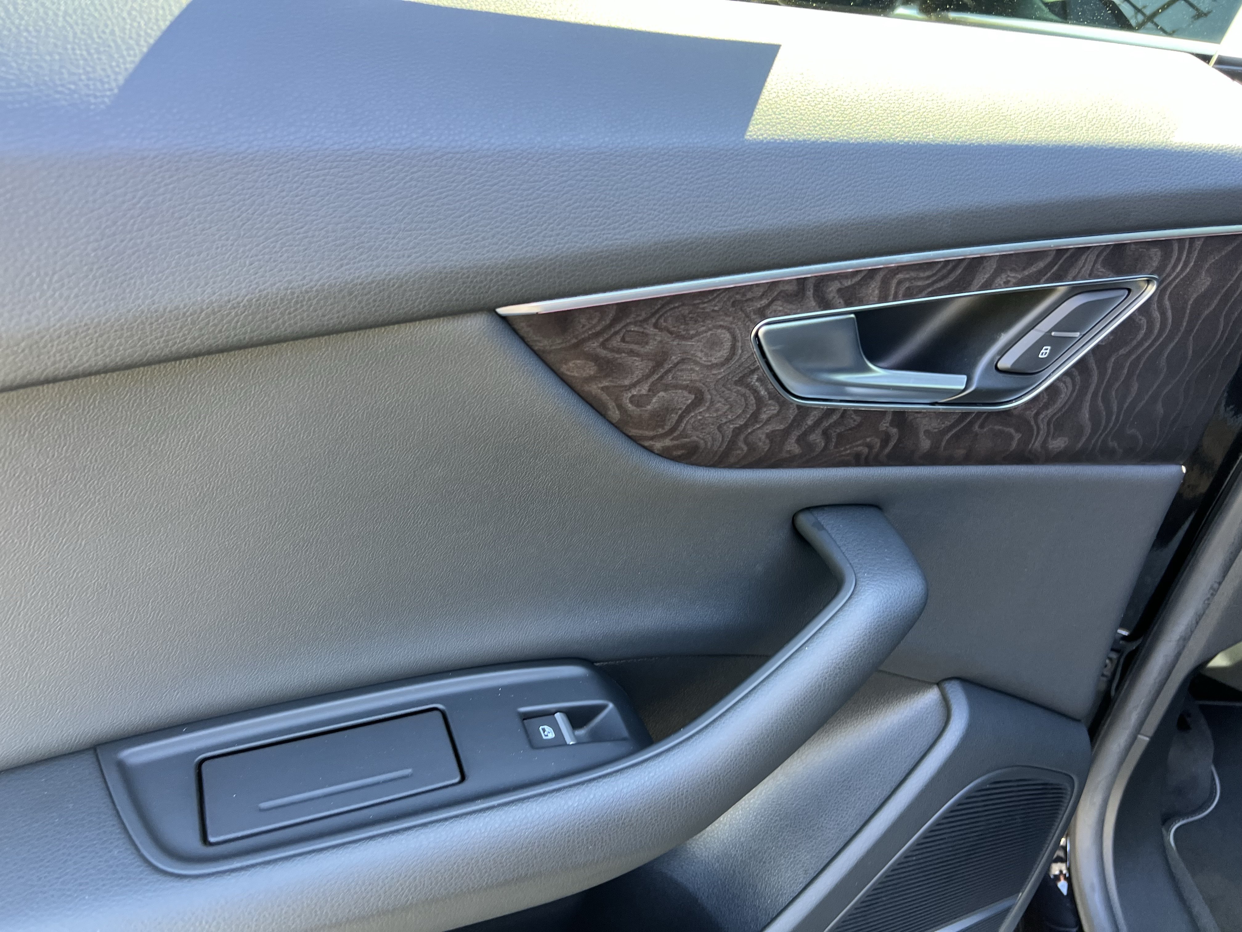 Used 2019 Audi Q8 Premium Plus AWD/4WD image 29