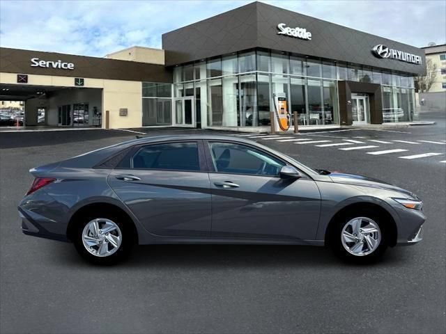 New 2026 Hyundai Elantra SE FWD image 9
