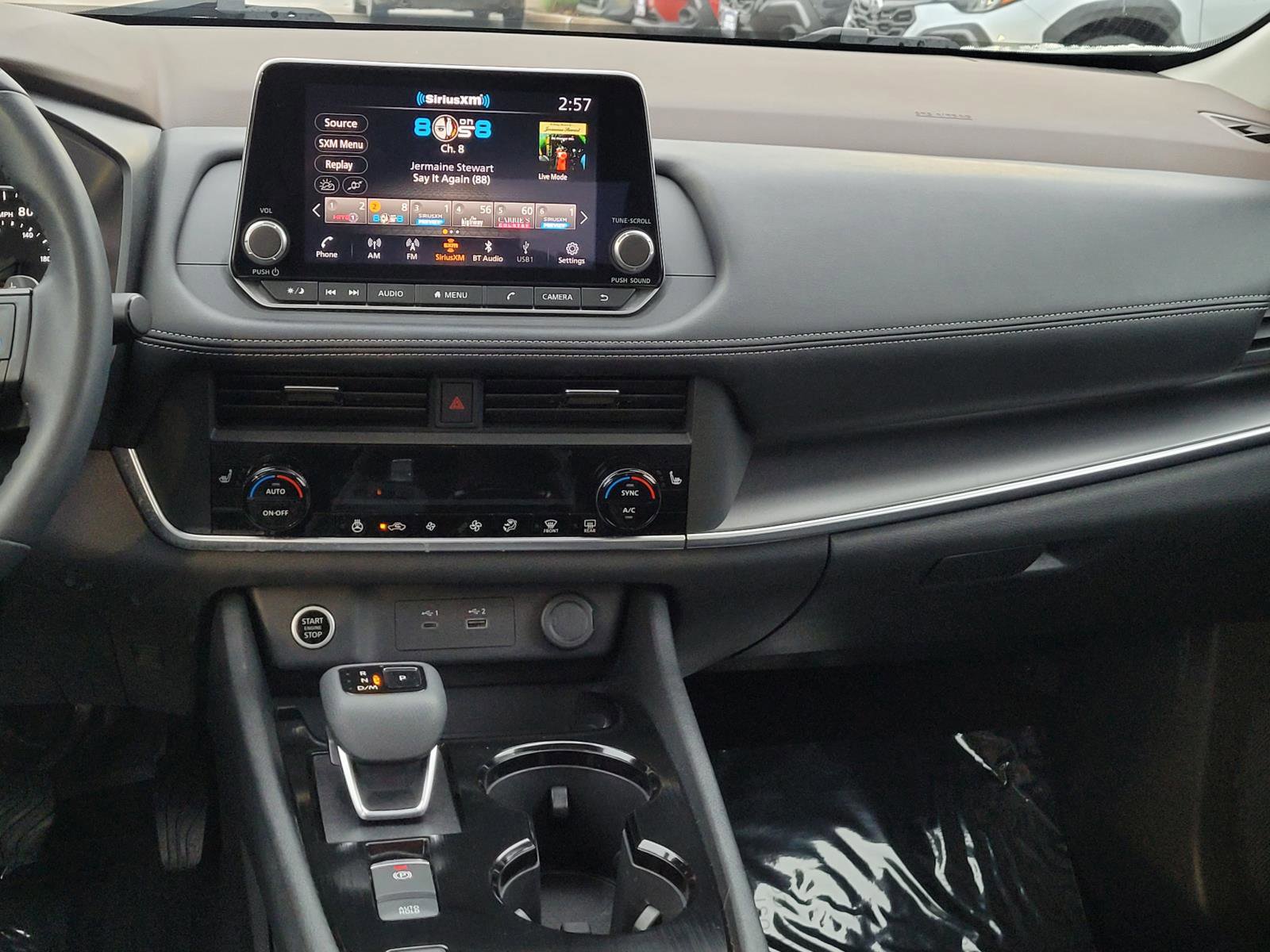 Used 2023 Nissan Rogue SV w/ SV Premium B Package FWD image 12