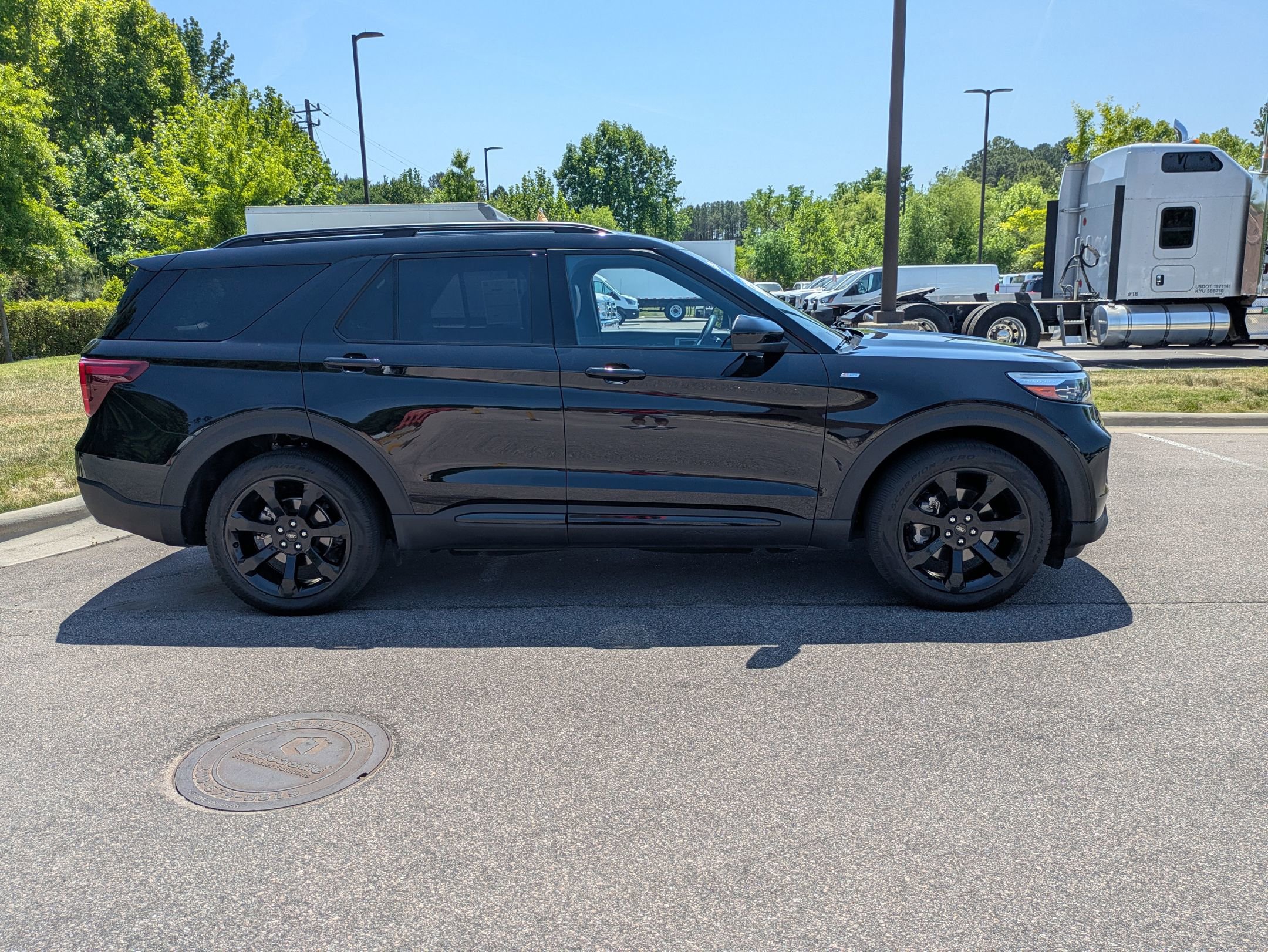 Certified 2024 Ford Explorer ST-Line w/ Class IV Trailer Tow Package RWD image 2