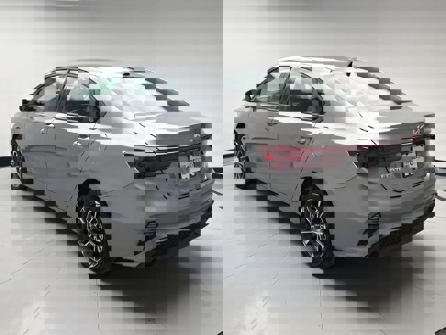 Used 2023 Kia Forte LXS image 3