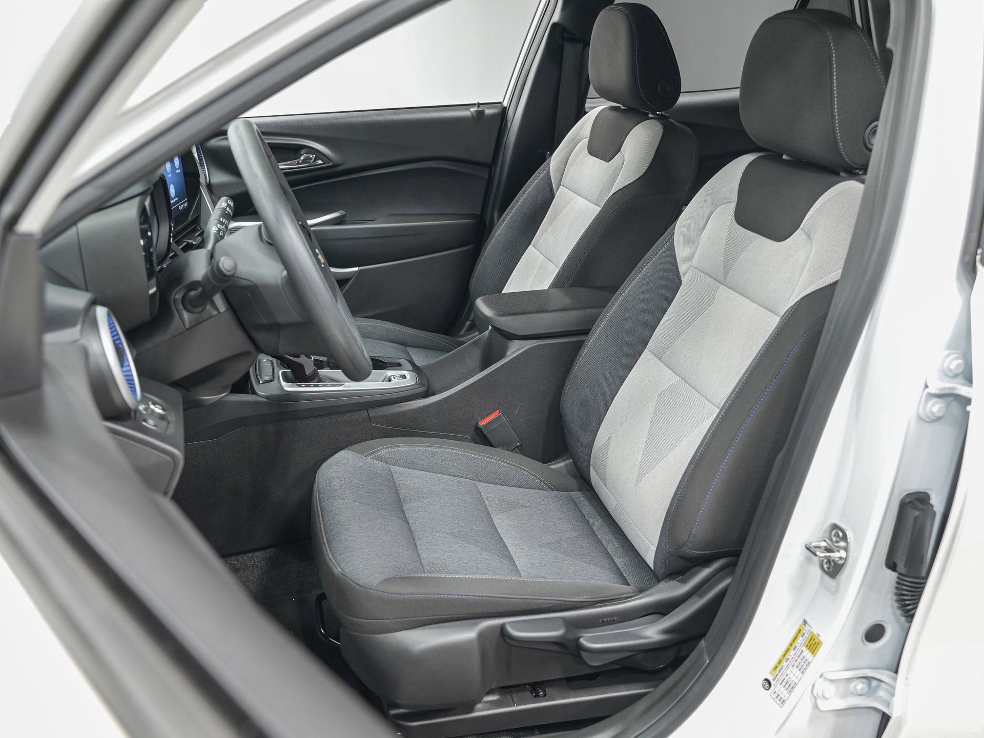 Used 2024 Chevrolet Trax LS w/ LS Convenience Package FWD image 17