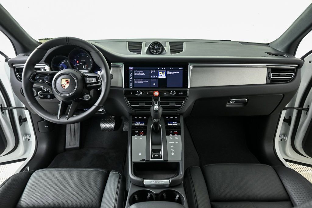 New 2026 Porsche Macan image 19
