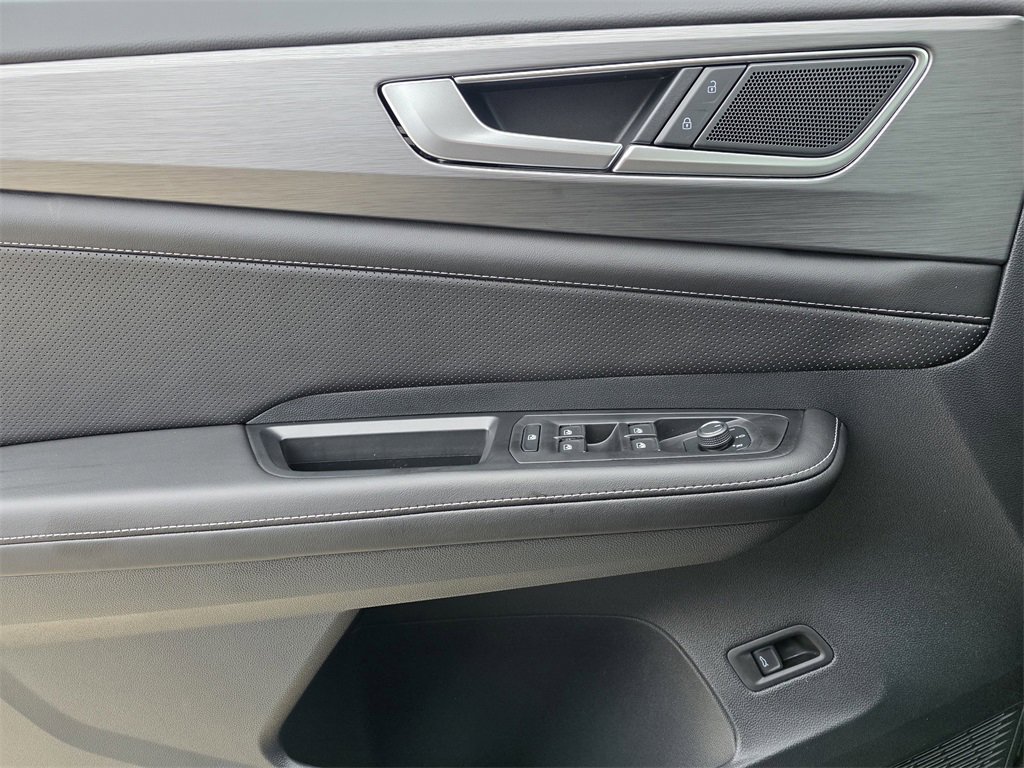 New 2026 Volkswagen Atlas Cross Sport SE image 16