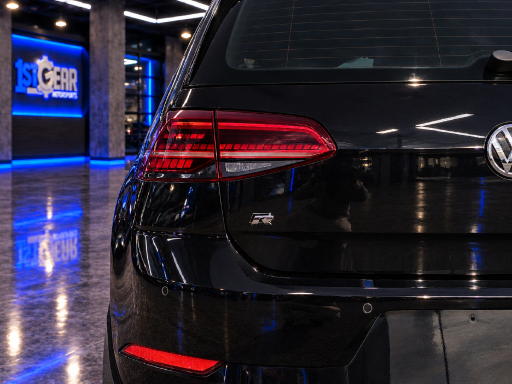 Used 2018 Volkswagen Golf R 4-Door AWD/4WD image 13