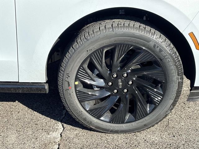 New 2026 Lincoln Navigator L Reserve w/ Jet Appearance Package image 9