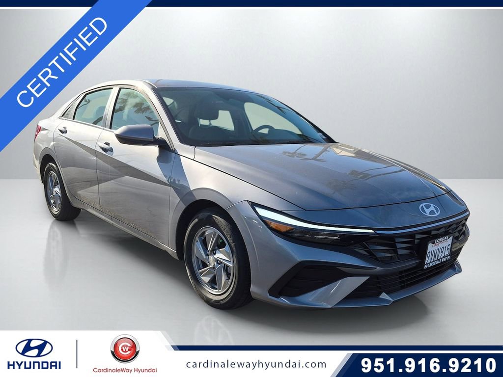 Used 2025 Hyundai Elantra SE image 1