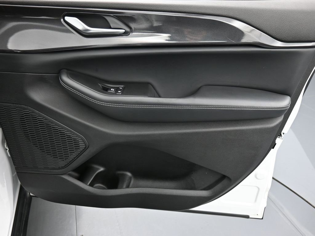 Used 2023 Jeep Grand Cherokee Altitude image 17