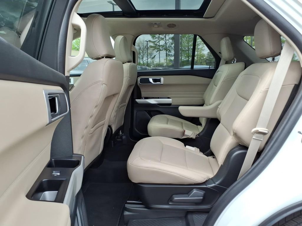 Used 2022 Ford Explorer XLT w/ Equipment Group 202A image 11