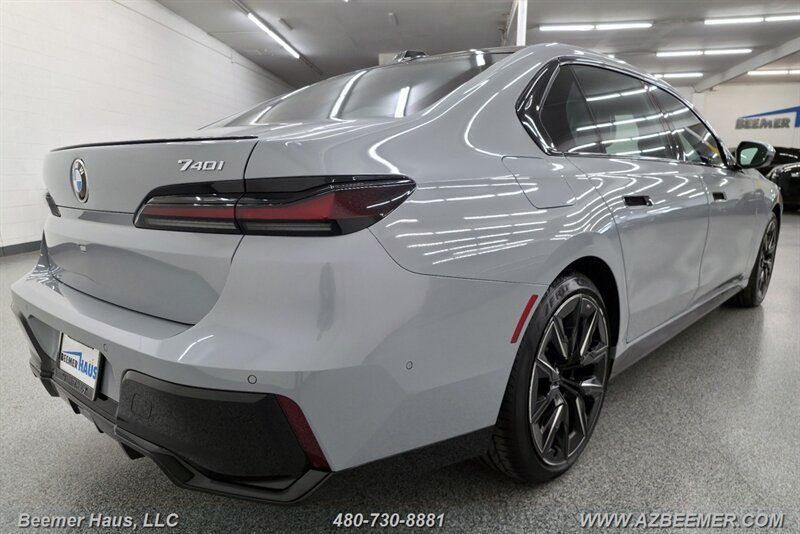 Used 2023 BMW 740i RWD image 12