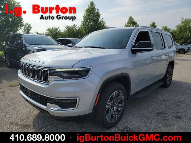 Used 2023 Jeep Wagoneer 4WD w/ Premium Group I image 3
