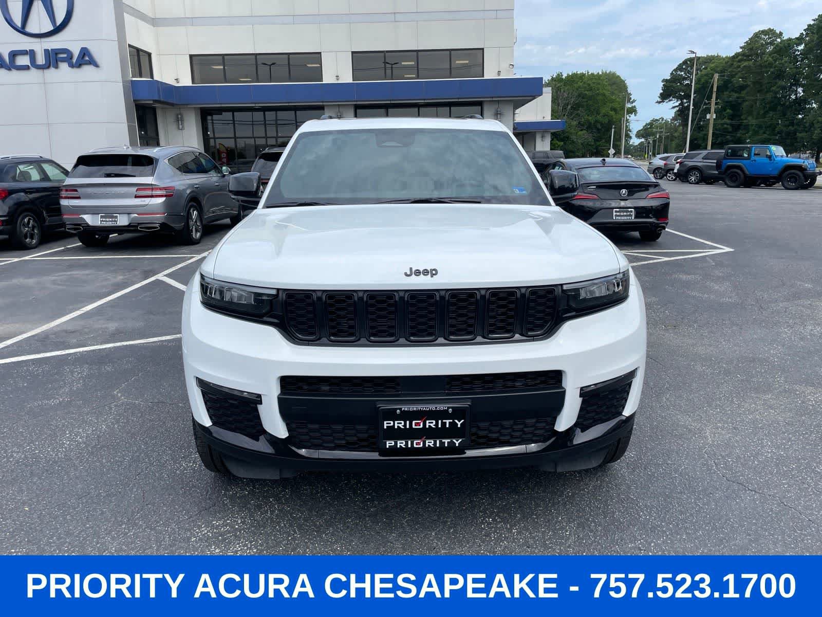 Used 2025 Jeep Grand Cherokee L Limited w/ Black Appearance Package AWD/4WD image 8