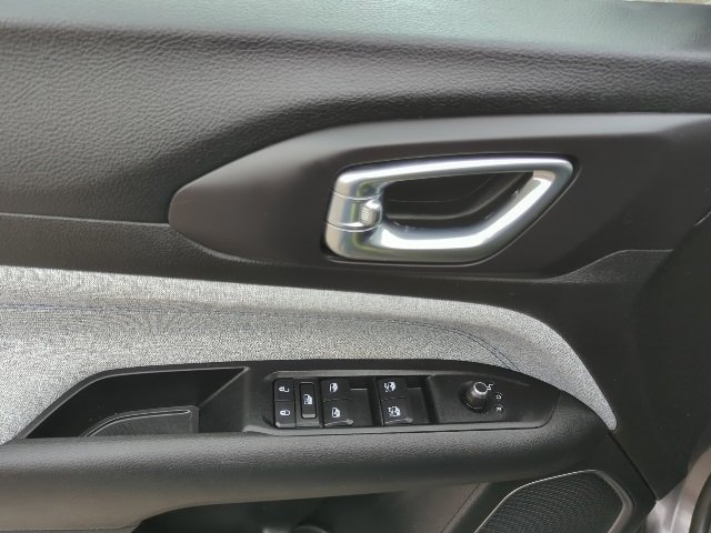 Certified 2022 Jeep Compass Latitude image 18