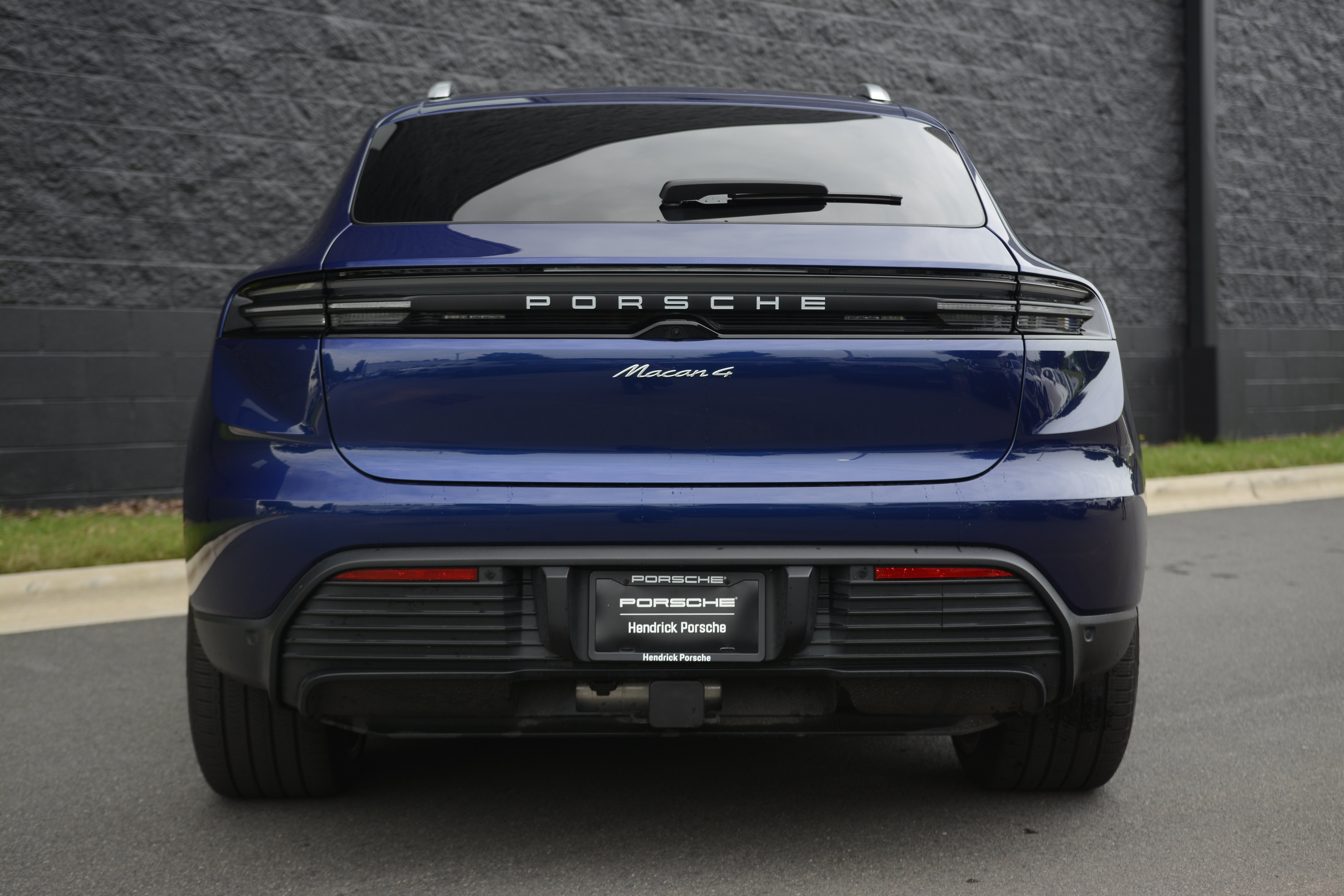 Certified 2024 Porsche Macan 4 Electric AWD/4WD image 6