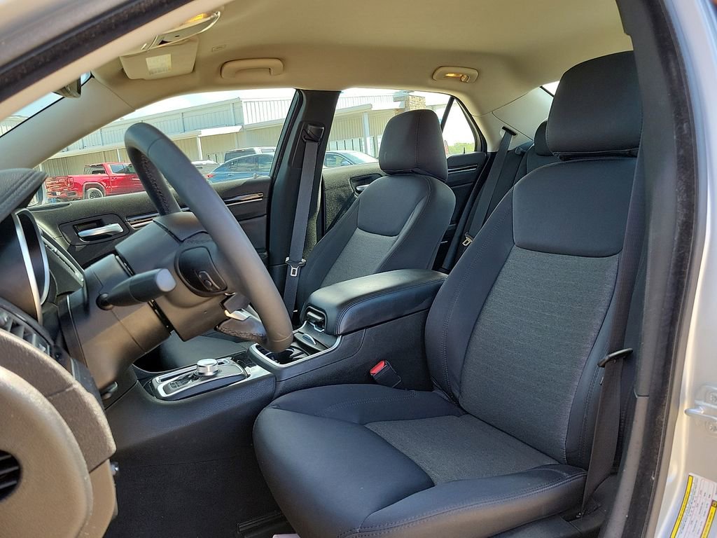 Used 2023 Chrysler 300 Touring w/ Sport Appearance Package image 11