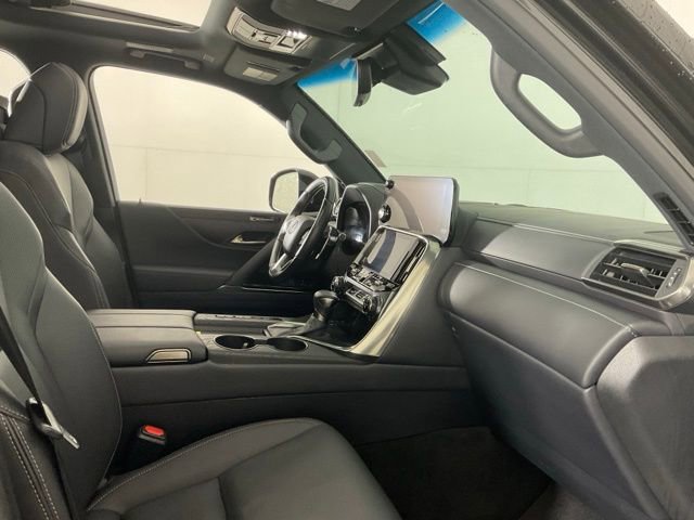 Used 2023 Lexus LX 600 4WD w/ Appearance Package image 31