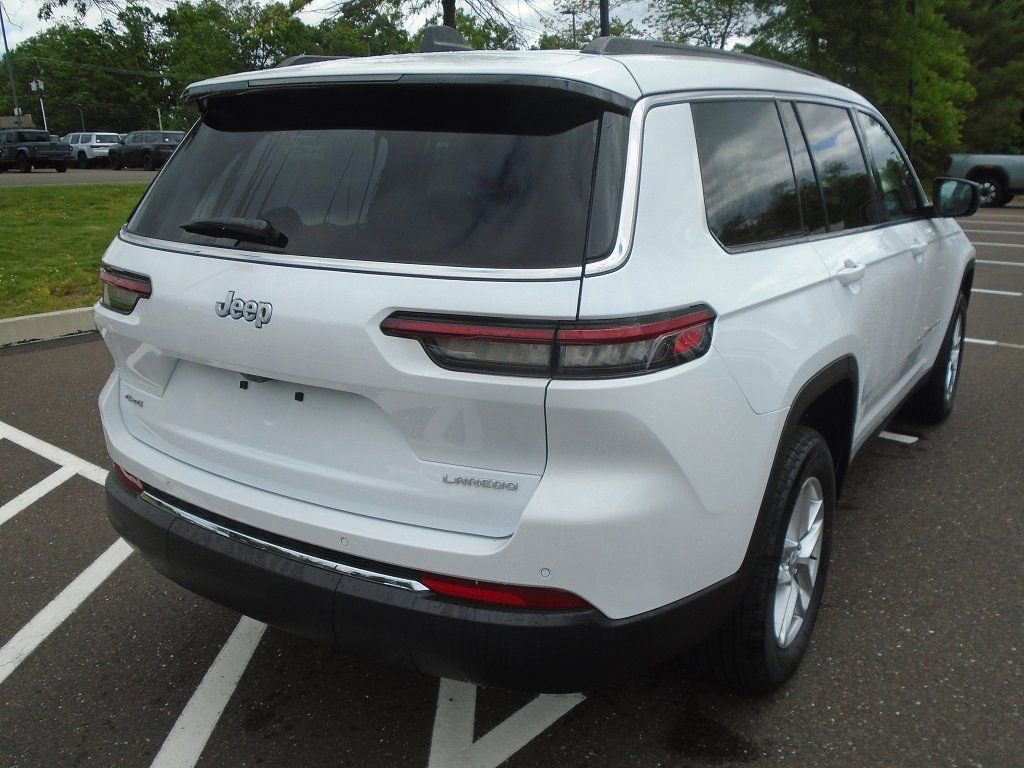 New 2025 Jeep Grand Cherokee L Laredo w/ Luxury Tech Group I AWD/4WD image 2