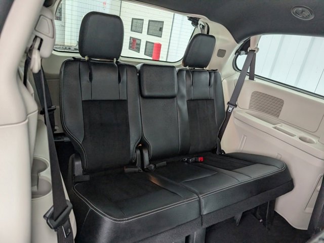 Used 2018 Dodge Grand Caravan SXT image 23