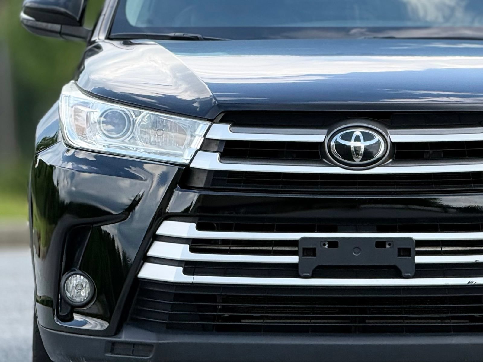 Used 2019 Toyota Highlander XLE AWD/4WD image 14