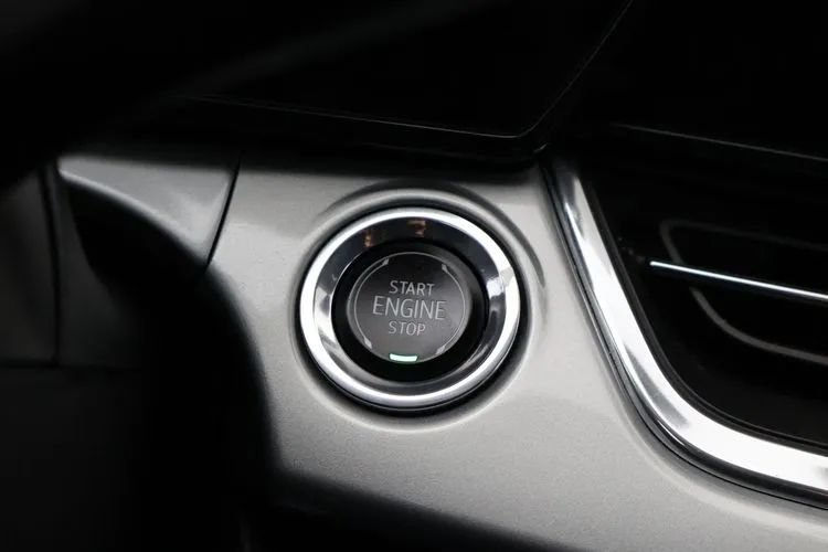 Used 2025 Chevrolet Trax LT FWD image 29