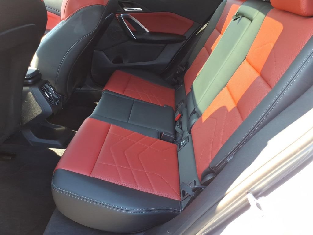 Used 2025 BMW X2 xDrive28i AWD/4WD image 10
