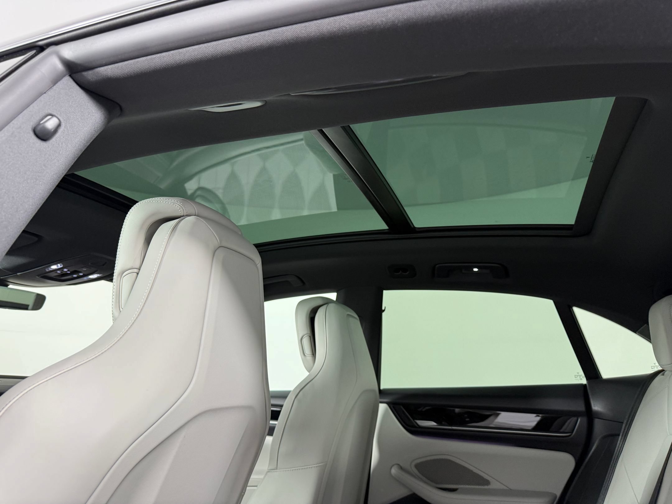 Certified 2026 Porsche Macan Electric RWD image 24