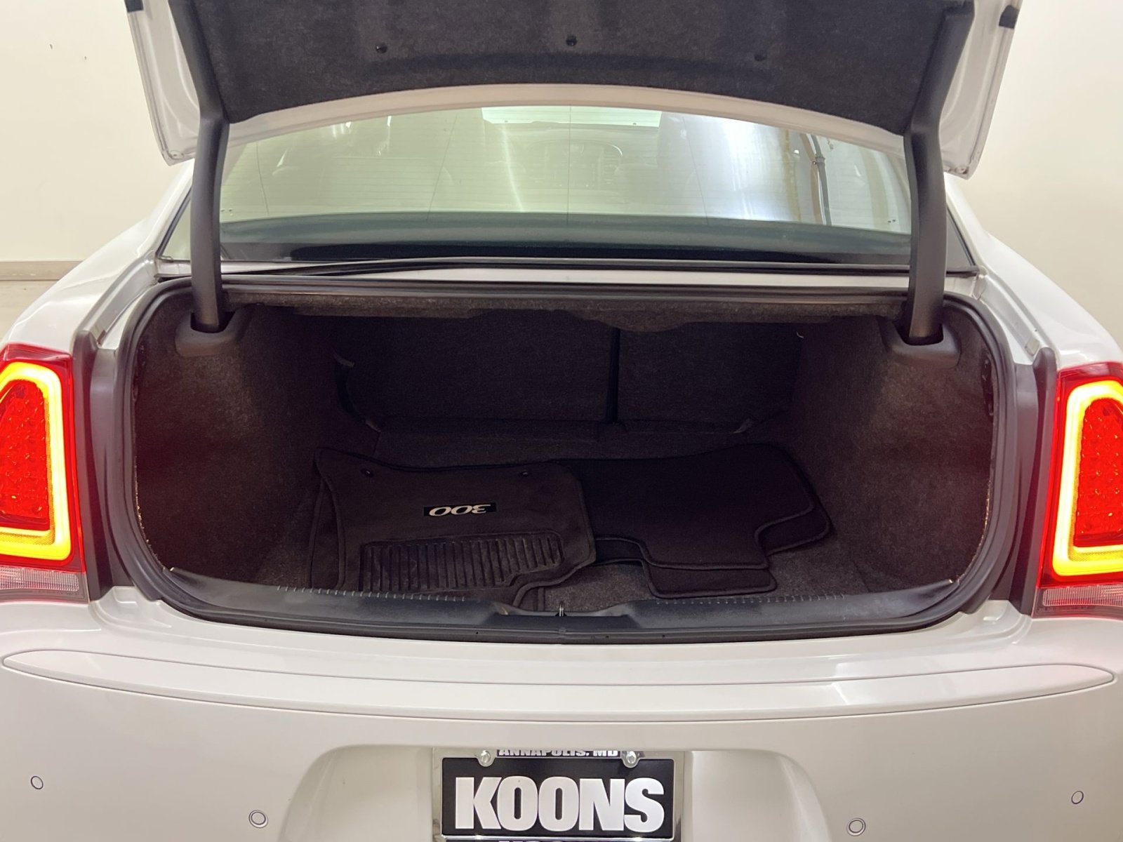 Used 2019 Chrysler 300 S w/ 300S Premium Group image 24