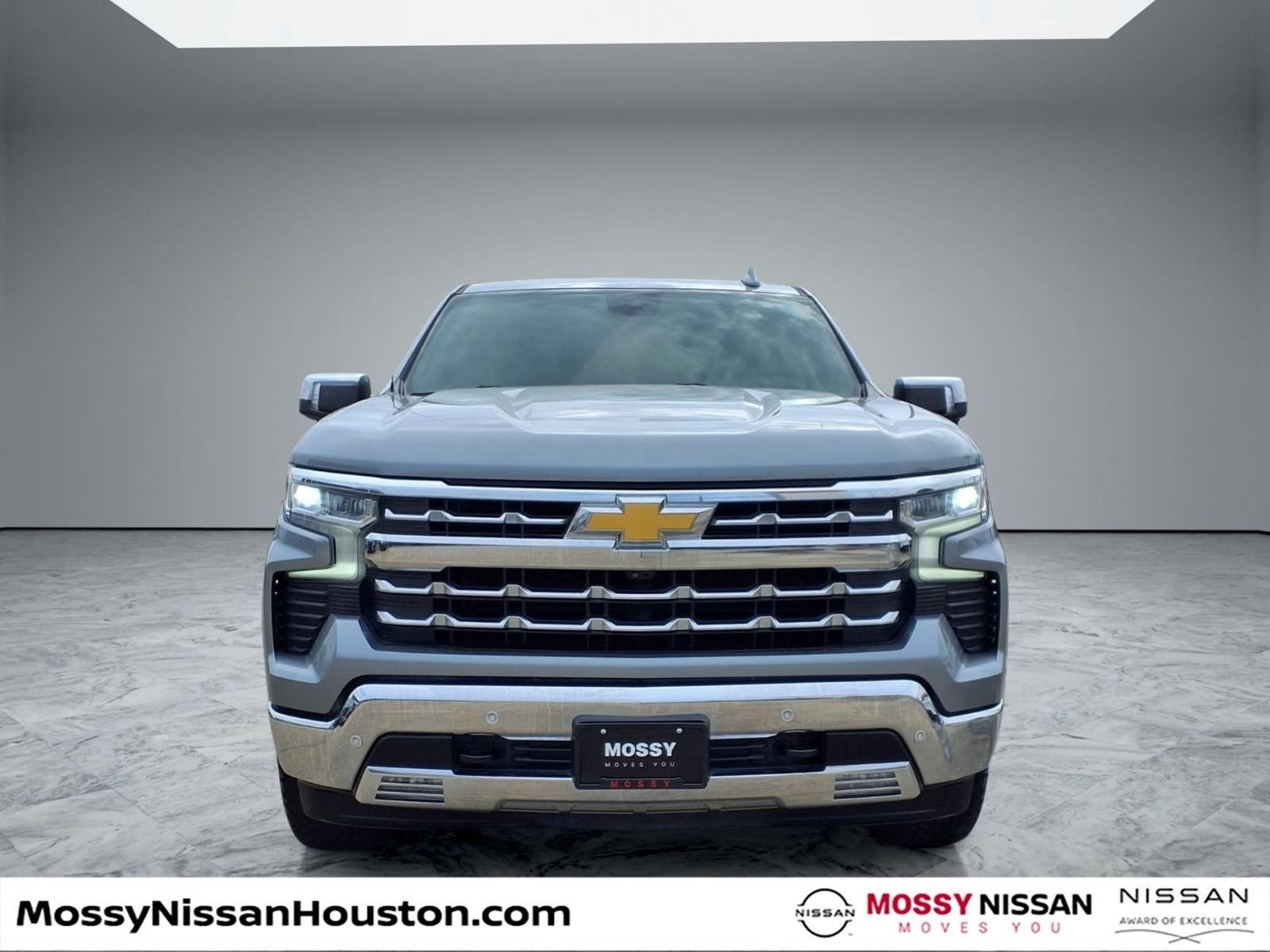 Used 2023 Chevrolet Silverado 1500 LTZ AWD/4WD image 3