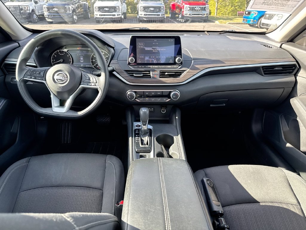 Used 2025 Nissan Altima 2.5 SV AWD/4WD image 10