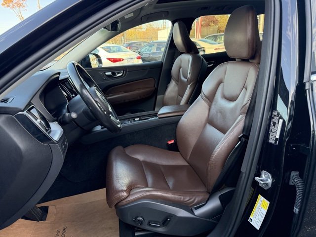 Used 2019 Volvo XC60 T5 Momentum w/ Premium Package image 7