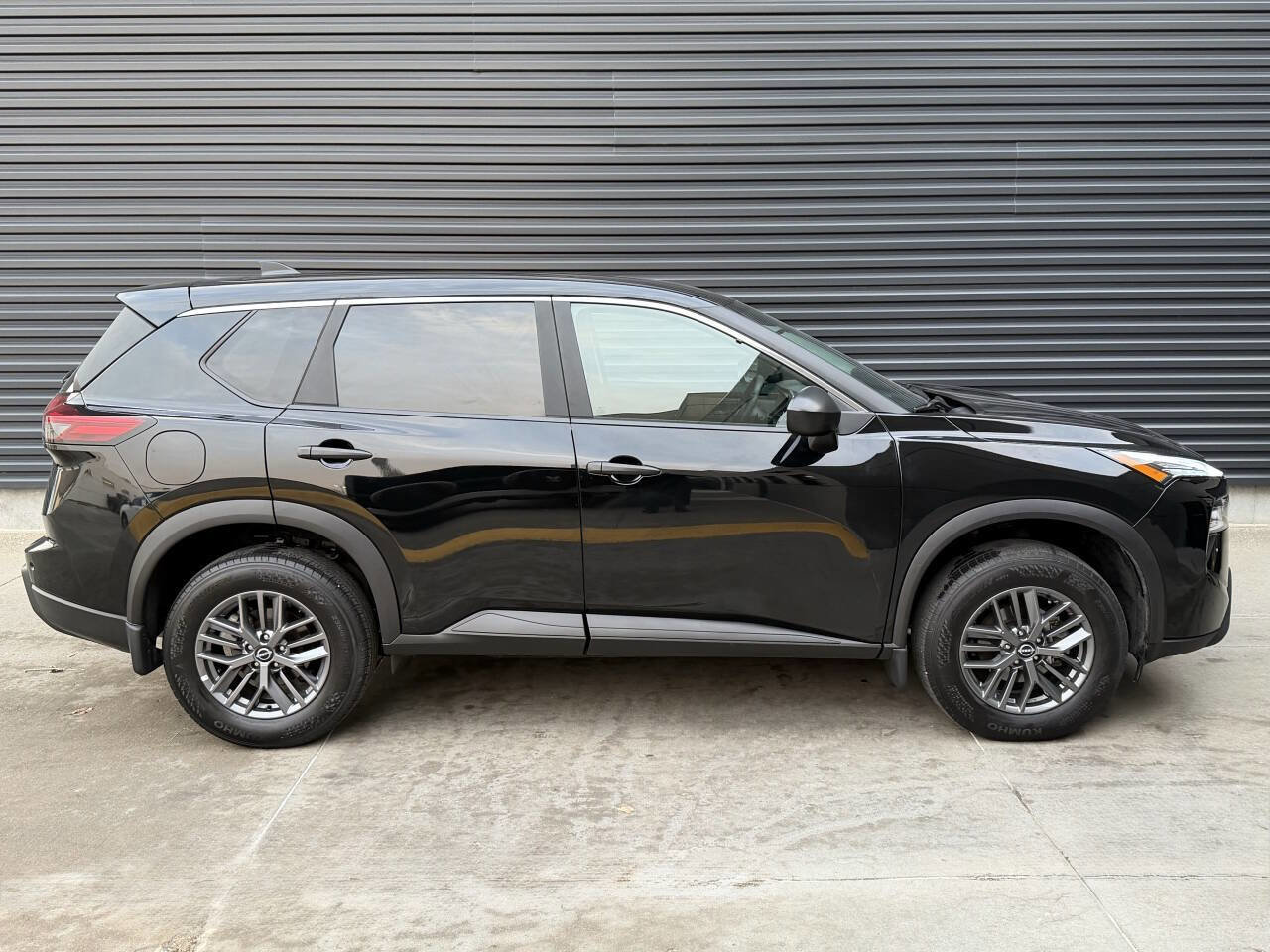 Used 2024 Nissan Rogue S image 10