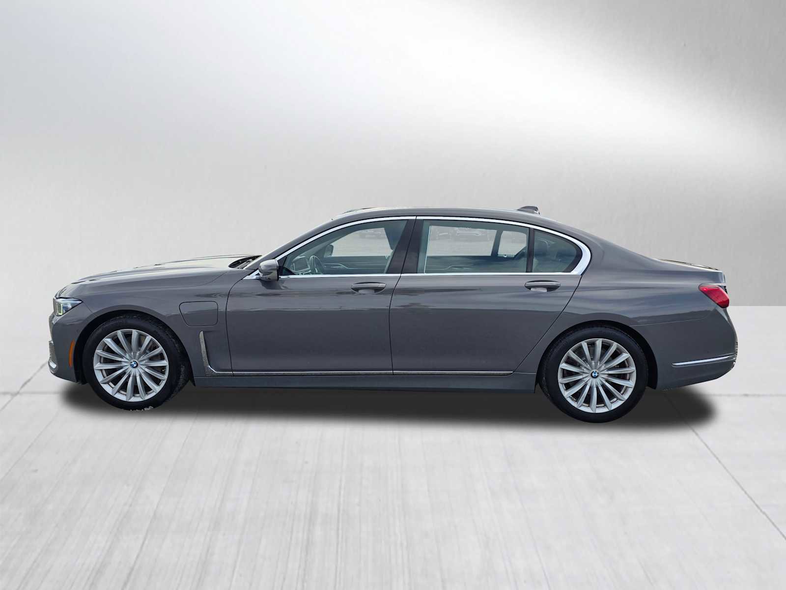 Used 2020 BMW 745e xDrive image 6