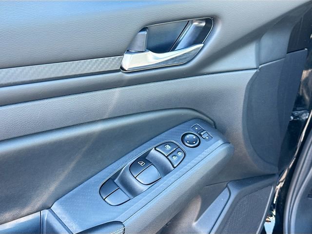 Used 2024 Nissan Altima 2.5 SV image 17