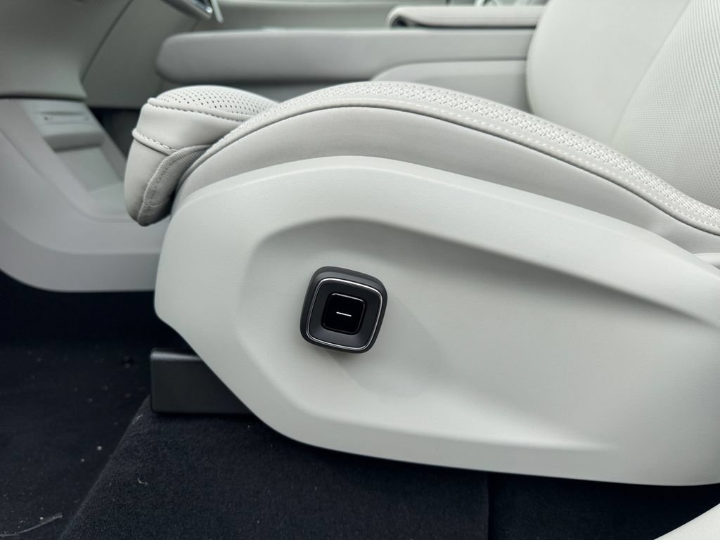 New 2026 Volvo EX90 Plus AWD/4WD image 12