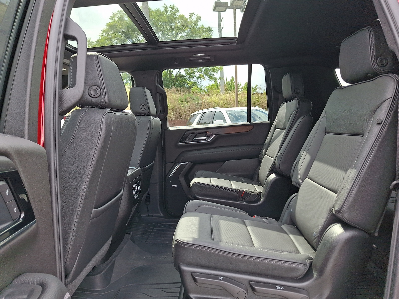 Certified 2026 GMC Yukon XL Denali w/ Sun & Power Step Package AWD/4WD image 10