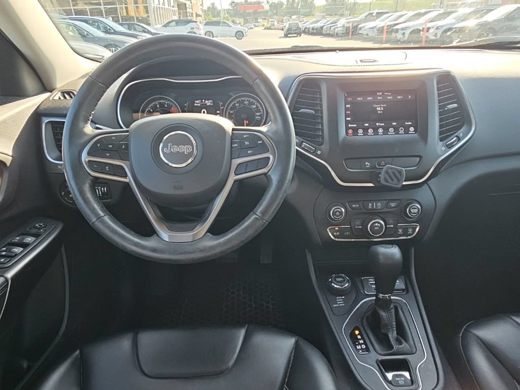 Used 2020 Jeep Cherokee Latitude Plus w/ Cold Weather Group AWD/4WD image 2