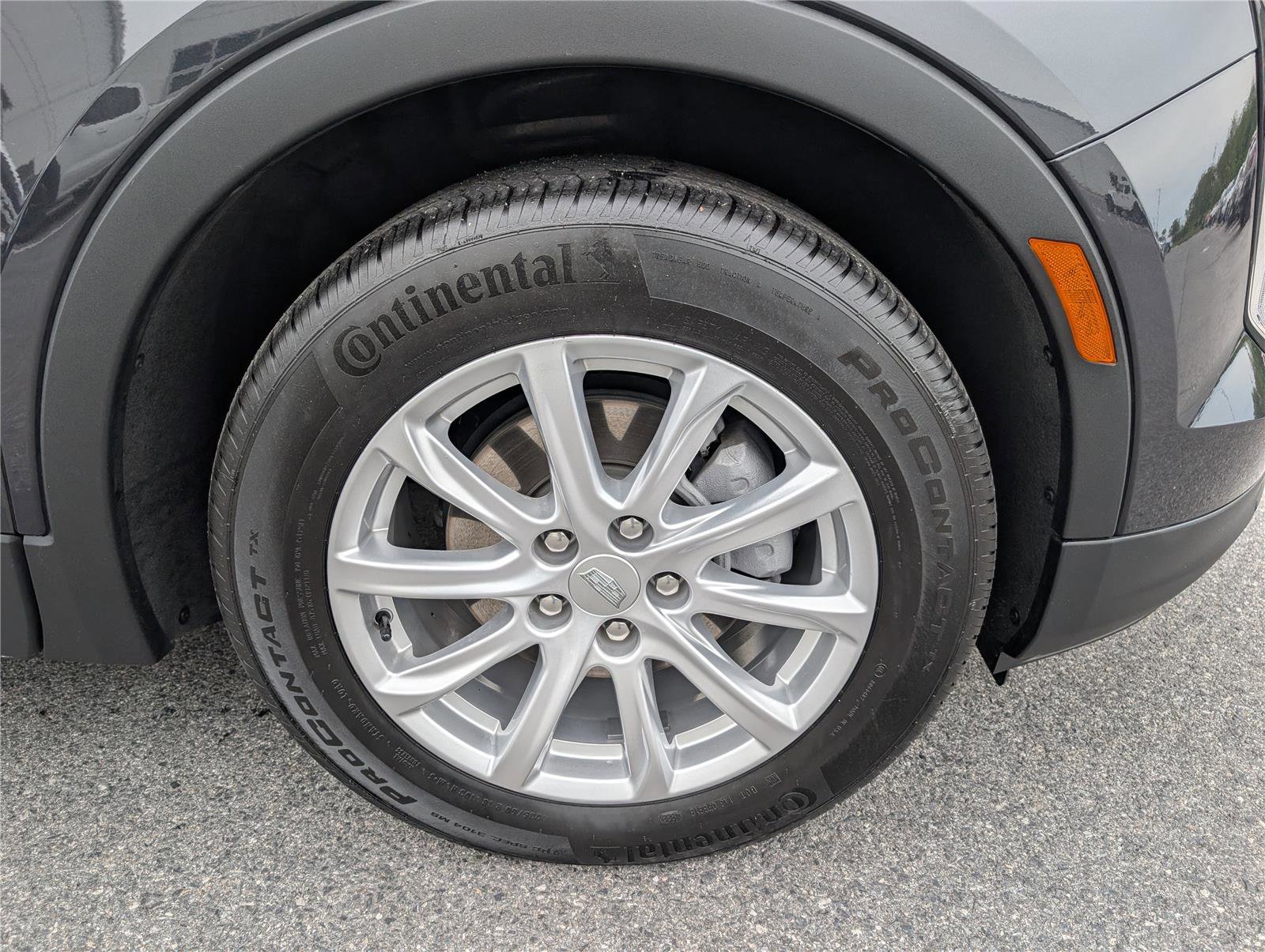 Used 2023 Cadillac XT4 Luxury w/ Cold Weather Package AWD/4WD image 9