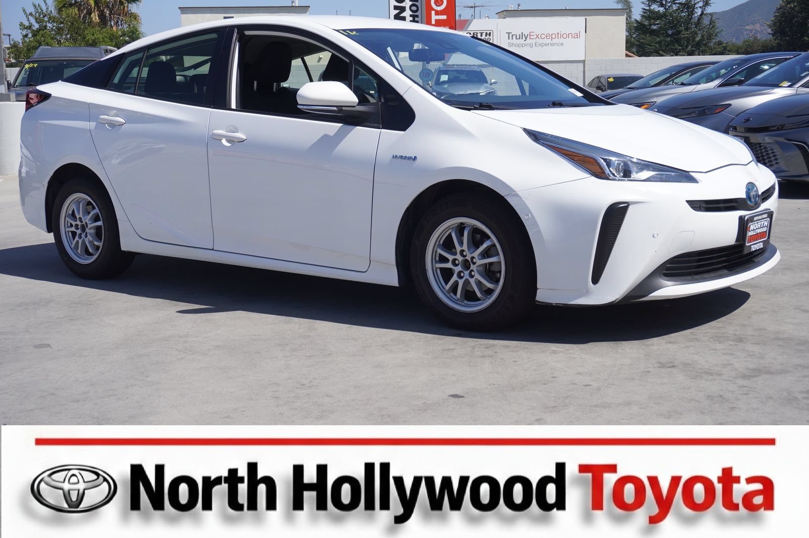Used 2022 Toyota Prius LE FWD image 1