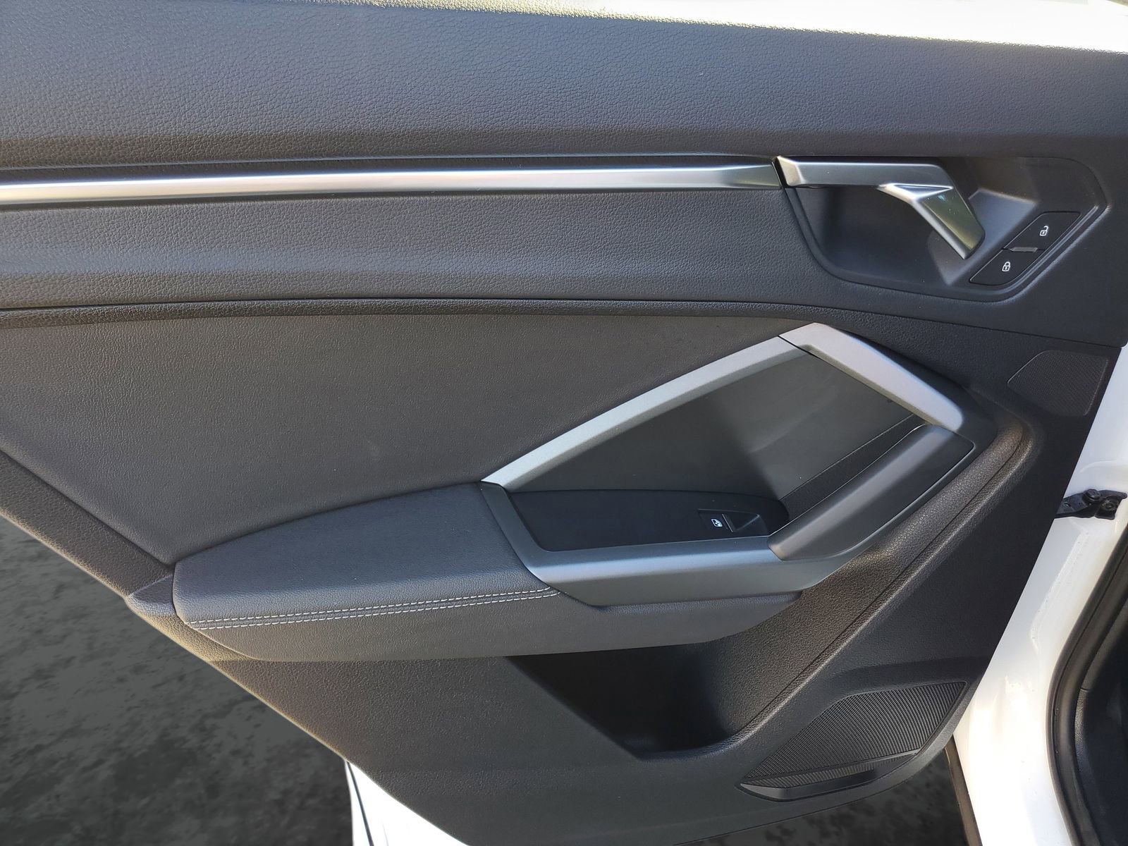 Used 2025 Audi Q3 2.0T Premium w/ Black Optic Sport Package image 15