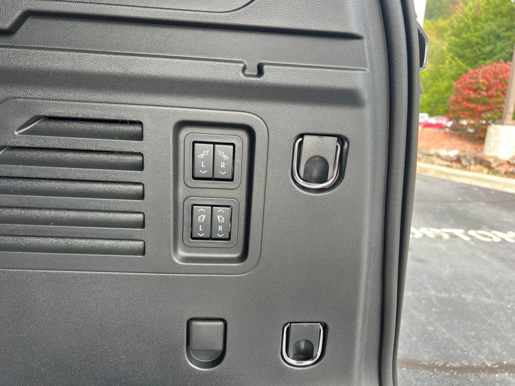 New 2026 Chevrolet Traverse High Country w/ LPO, Floor Liner Package image 29