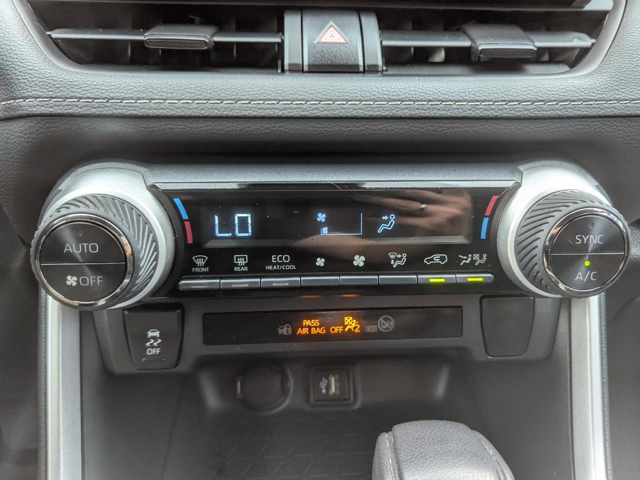 Used 2024 Toyota RAV4 XLE AWD/4WD image 23