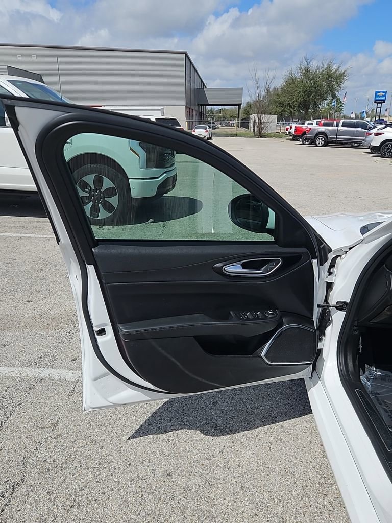 Used 2018 Alfa Romeo Giulia image 10