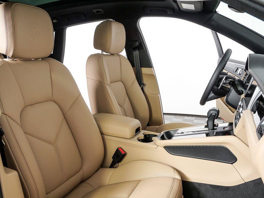 Certified 2026 Porsche Macan Turbo AWD/4WD image 23