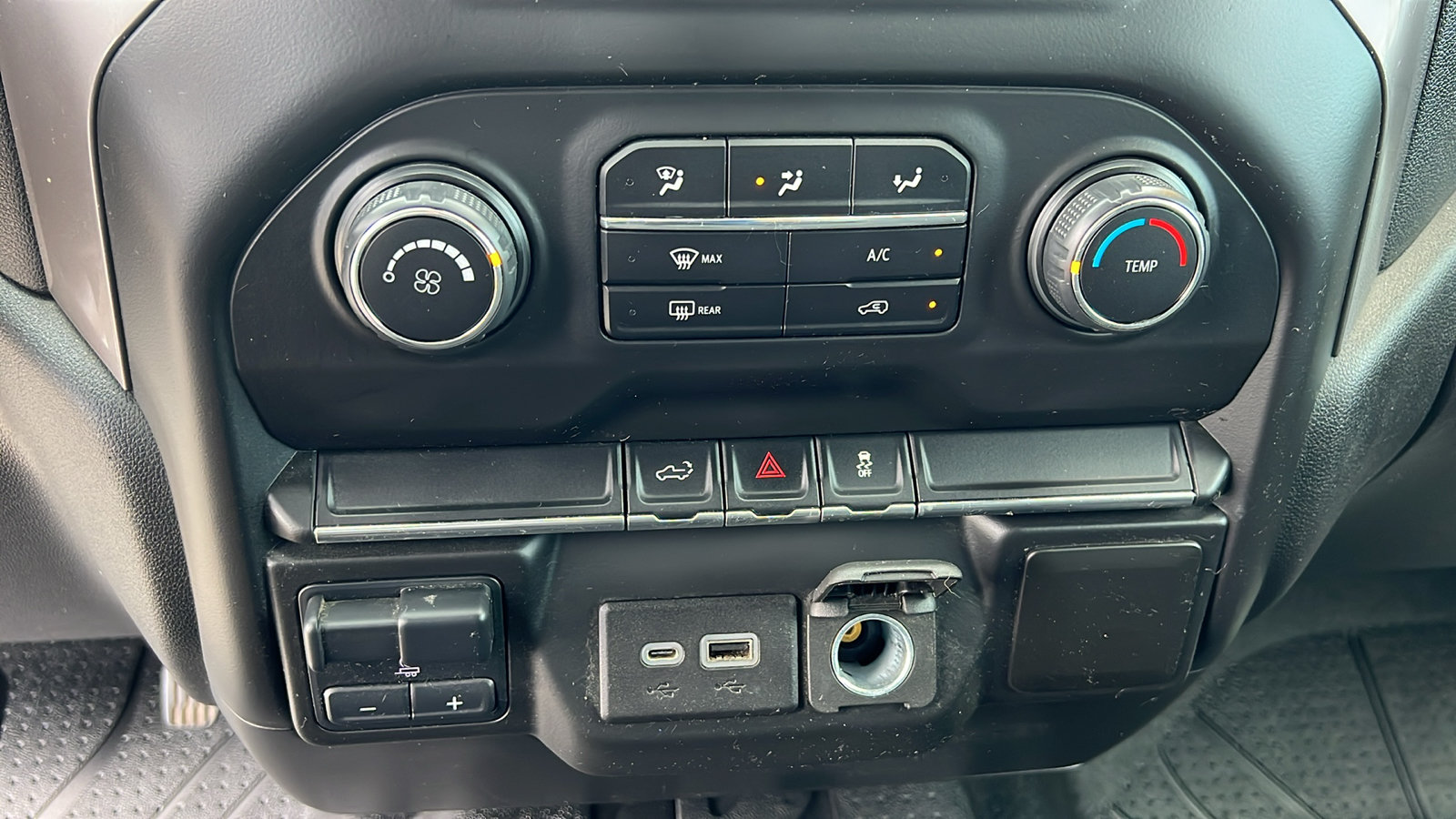 Used 2021 Chevrolet Silverado 2500 Custom w/ Custom Convenience Package AWD/4WD image 21