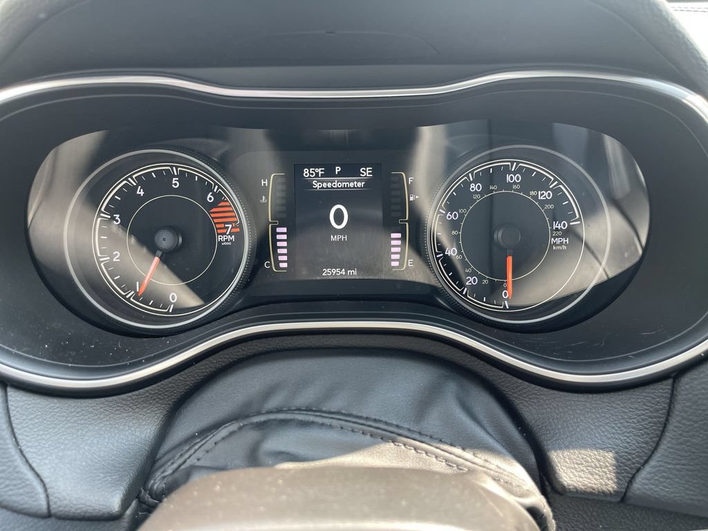 Used 2021 Jeep Cherokee Latitude FWD image 11