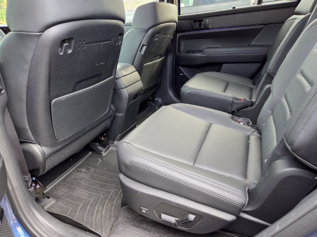 Used 2025 Hyundai Santa Fe Calligraphy AWD/4WD image 9