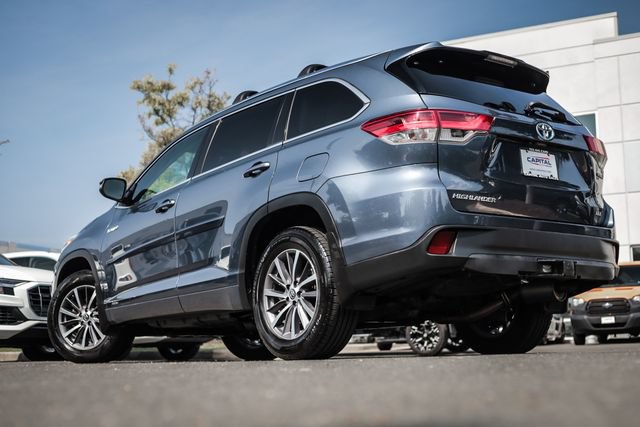 Used 2017 Toyota Highlander XLE AWD/4WD image 2